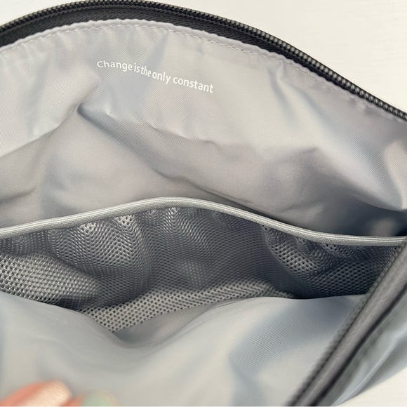 Lululemon black nylon adjustable crossbody purse handbag brand new - Picture 3 of 6